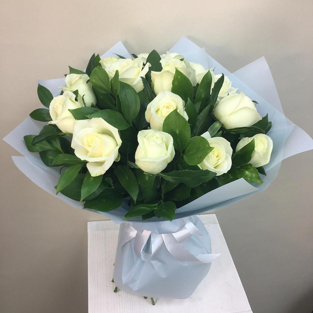 Букет 15 Белых роз Проуд в Новосысоевке