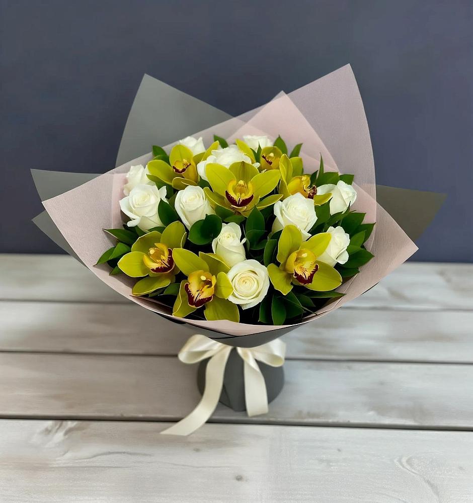 Букет цветов из: Орхидеи и Розы в Новосысоевке