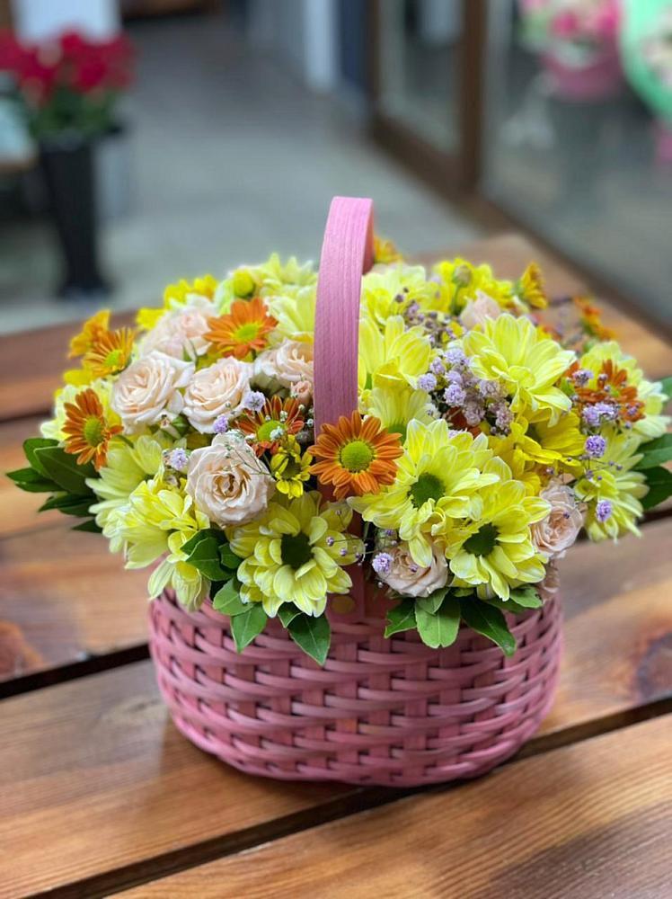 Цветочная композиция из Хризантемы и Розы в корзине в Новосысоевке