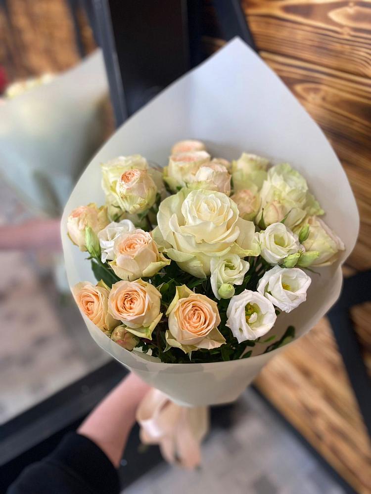 Букет цветов из: Розы и Лизиантусы в Новосысоевке